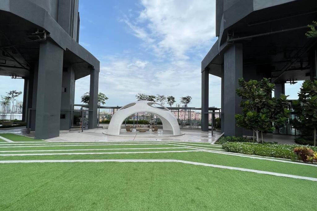 Comfort Bedroom @ Aera Residence Petaling Jaya Exterior photo